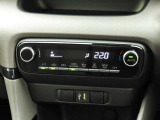 オートエアコンを装備しておりますので、四季を通じて車内を快適な温度に保つことが出来ます!高級感が有りますね!