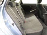 リアシートも厚く、長時間の移動もらくらくです!車種によってはラゲージスペースやトランクへのアクセスも可能!乗り心地・使い勝手共に充実です!!