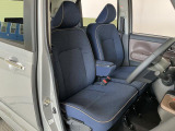 【運転席・助手席】内装ルームクリーニング済みです。しっかり綺麗にしていますので、是非、お確かめください。車に自信があるからこそ、是非一度ご来店頂き内外装も見てもらえると幸いです。