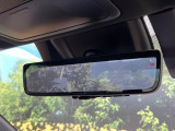 【デジタルインナーミラー】後席の大きな荷物や同乗者で後方が確認しづらい時でも安心!カメラが撮影した車両後方の映像をルームミラー内に表示。クリアな視界で状況の確認が可能です!
