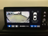 後方確認はお任せ! リアカメラ装備でバック駐車をサポートします。