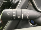 雨天時でもクリアな視界を確保し、安全な運転をサポート。操作も簡単で、すぐに慣れることができるでしょう。機能性と使いやすさを両立しています。