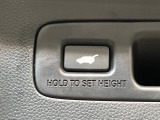 【パワーバックドア】スマートキーや運転席のボタンを押すだけでリアゲートが自動で開閉します!荷物を持っている時や、高い位置にあるバックドアを閉める際に便利な機能です♪