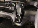 オートマチックシフトレバーは、手になじみ操作しやすい形状で安全運転にもつながります♪