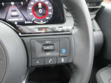 話題の運転支援装置プロパイロットが搭載されてます。アクセル、ブレーキ、ハンドルの操作をクルマがアシストしてくれます。