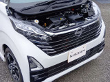 納車以降、お車のメンテナンスは自宅近所の日産サービス拠点にて承ります。専門の教育を受けたサービスフロント&メカニックが無料1ヶ月点検から法定/車検整備、万一の故障・不具合の修理まで全て担当いたします。