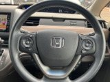 握りやすいステアリングは、運転操作をスムーズにします。操作性にも優れており、長距離運転でも疲れにくいでしょう。
