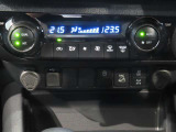 左右独立温度コントロールフルオートエアコンです。運転席、助手席それぞれで独立して温度設定ができます。冷え性の方が乗っても安心ですね♪