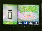 後方の状況を画面で確認できるので、狭い場所での駐車も安心です。安全な運転をサポートする便利な機能です。