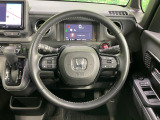 【純正革巻きステアリング】上質な革を使用することで、手にしっかり馴染みとても運転しやすいハンドルです♪