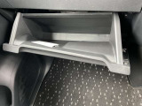 グローブボックスはとっても大きくて使いやすいですよ!他にも収納が充実しているので小物もスッキリ収まりますよ!