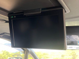 【フリップダウンモニター】大画面モニターで後席でもエンタメをお楽しみいただけます。小さなお子様にも大人気の装備です♪
