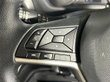 【ステアリングスイッチ】手元のボタンから、オーディオやナビなどの操作ができるので、よそ見をせずに安全に運転に集中できます。