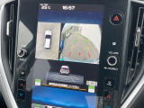 【マルチテレインモニター】車のフロントやサイドのカメラ画像を同時にモニター表示することで、悪路や狭い道を走行時でも周囲の状況確認ができ安心!本格SUVにうれしい装備です♪