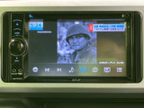 停車中にテレビや映像を楽しめる機能が搭載。長距離移動の休憩時間に便利です。家族や友人と一緒にエンターテインメントを満喫しましょう。