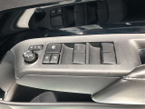 電動格納式ドアミラー付き。 狭い駐車場へ停めた時に、ボタン1つで左右のミラーをたたむ事ができます。