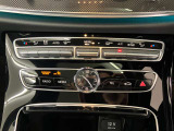 メモリー付きパワーシートが装備されている車両はシートの位置・ドアミラーの角度・ハンドルの位置を3名まで記憶出来ます。
