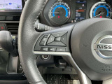 ナビの音量など車両情報を手元で操作できるハンドルスイッチ付き。