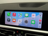 【アップルカープレイ】iPhoneがBMW車両とワイヤレスで接続されます。Apple CarPlayでは、オーディオストリーミングやメッセージングアプリがディスプレイに表示されます。