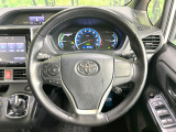 【純正革巻きステアリング】上質な革を使用することで、手にしっかり馴染みとても運転しやすいハンドルです♪
