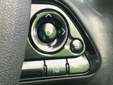 後方の状況を安全に確認できるバックモニター。狭い場所での駐車や、後退時の安全性を高めます。