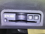 【ETC車載器】高速道路の料金所を、止まらずスムーズに通過。小銭を用意する手間も、窓を開けるわずらわしさもありません。遠出をグッと身近にしてくれる快適ドライブの必須アイテムです。