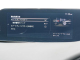 こちらのお車には先進安全装備が多数搭載されています。衝突被害を回避あるいは軽減するためのブレーキや、後方死角からの接近警報、車線逸脱を防止する警報装置など、詳しくはスタッフまでお尋ねください。