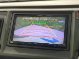 【バックカメラ】駐車時に後方がリアルタイム映像で確認できます。大型商業施設や立体駐車場での駐車時や、夜間のバック時に大活躍!運転スキルに関わらず、今や必須となった装備のひとつです!