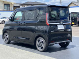 車線逸脱警報、車両が車線をはみ出す可能性がある場合に警報音と警告表示でドライバーに知らせてくれます。