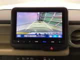 バックモニター付きで、車庫入れやバック時の後方確認をサポート。