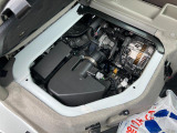 運転席の下にあります。整備工場で点検・整備してからのお渡しです!エンジンルームもきれいです♪ くわしくはスタッフへ!