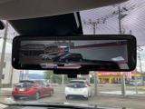 インテリジェントルームミラー☆カメラの映像を映すことで荷物や人が乗っていても後方視界を確保できます☆