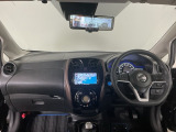【前方視界】開放的な前方視界!運転がしやすく疲れにくいです♪窓が大きく、見通しがとっても良いおクルマですよ♪