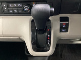 停車中にブレーキペダルを踏み続けなくてもブレーキ保持ができるオートマチックブレーキホールド機能もついております。