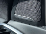 ハーマンカードンのカースピーカーは良質な音を届けると同時に、その先にある車内空間における上質な&ldquo;音楽体験&rdquo;も提供している。