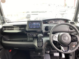 フロントガラスが大きく、ワイドな視界で運転もしやすくなるように、設計されています。