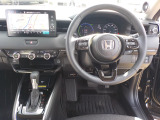 運転席から各種ボタンの操作がしやすいように設計されたデザイン。ドライブなでもスマートに操作ができます♪