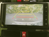 後方視界を確保し、安全な運転をサポート。駐車時の不安を軽減し、狭い場所でもスムーズに駐車できます。ガイドライン表示も便利です。