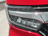 LEDヘッドライトは、点灯の瞬間から最大光量を発揮し、突然暗くなるトンネルなどでの安定感を高めます。