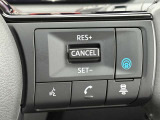 プロパイロットは、運転者が設定した車速を上限に先行車と車速に応じた車間距離を保ちながら、車線中央付近を走行するための運転操作を支援します。
