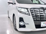フォグランプ装着車です。暗い夜道の車両前方を明るく照らします
