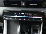 フロントオートエアコン装備ですので常にお好みの温度に調整ができ車内を快適な空間に保ってくれます。