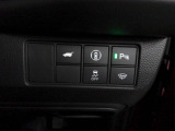 パーキングセンサーや横滑りを防ぐVSA等のスイッチ類は運転席の右側、手の届きやすい位置にあります。