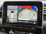 駐停車には便利なアラウンドビューモニター搭載。サイドモニターの切り替えも可能です。
