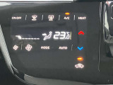 オートエアコンで温度設定ラクラク。