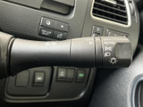 操作しやすい位置に配置されたウインカーレバー。スムーズな操作で、安全な車線変更をサポートします。