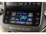 使いやすさや安全性を追求したステアリング周り!高級車ゆえにスイッチ類が多いのも特徴ですね!考え尽くされた配置ですぐに使いこなす事が出来ますのでご安心下さい!是非、体感してみて下さい!!