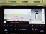 パノラミックビューモニター付きです。車両を上から見たような映像をディスプレイオーディオ画面に表示。運転席からの目視だけでは見にくい、車両周辺の状況をリアルタイムでしっかり確認できます。