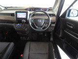 視界良好、操作しやすい運転席です。