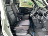 運転のしやすさや、乗り降りにも配慮した運転席